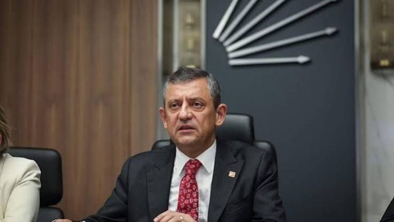 Özgür Özel: "Mustafa Sarıgül'ün üyeliği bitti, partimizle bağı yok"