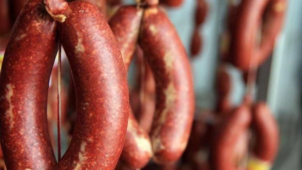 Sucukta domuz, at ve eşek eti ne ararsan var.. Bakanlığın açıkladığı liste gündem oldu