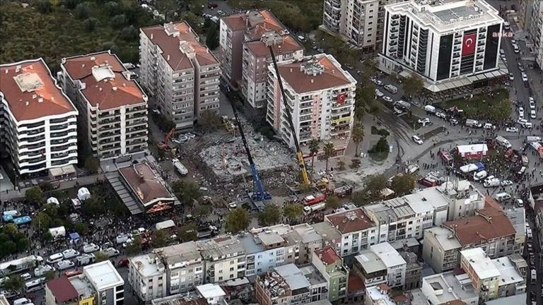İzmir depreminin üzerinden 6 yıl geçti… Rıza Bey Apartmanı davasında adalet bekleniyor