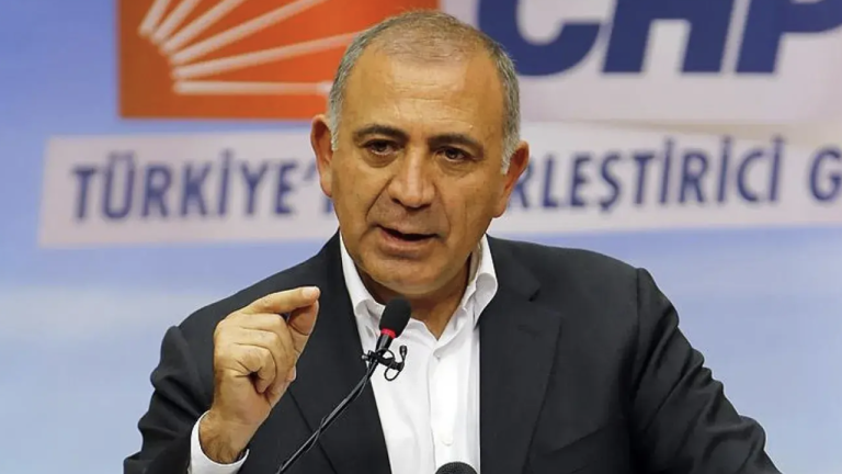 Gürsel Tekin: “Hiç kimse siyasi kimliğinin arkasına saklanarak sorgulanamaz hâle gelmemelidir”