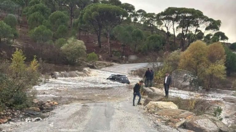Aydın'da selin ortasında can pazarı! Traktörle kurtarıldılar