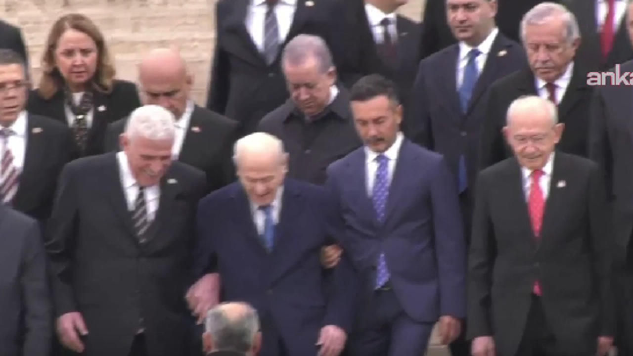 Devlet Bahçeli, Anıtkabir’de Dervişoğlu ve Kalın ile sohbet etti