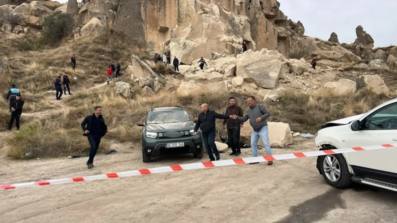 Kapadokya’da peri bacası çöktü, 2 ölü
