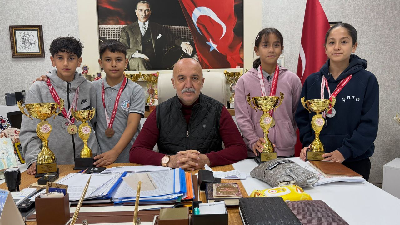Şehit Rıfat Tunçbilek Ortaokulu, kupaları topladı