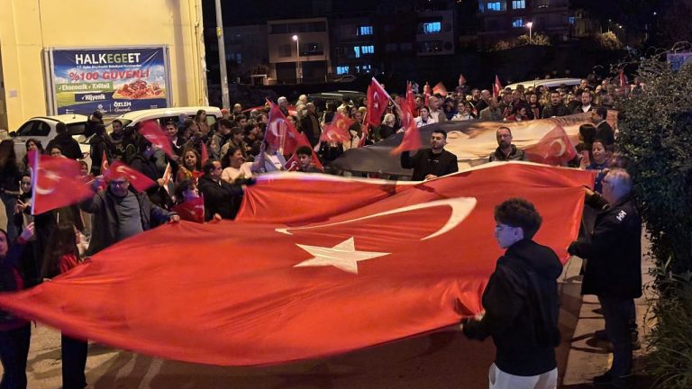 Nazilli’de coşkulu fener alayı: Binlerce vatandaş Türk Bayraklarıyla yürüdü