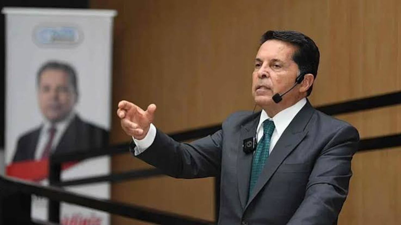 Ahmet Özer YENİ Parti’ye geçtiğini duyurdu