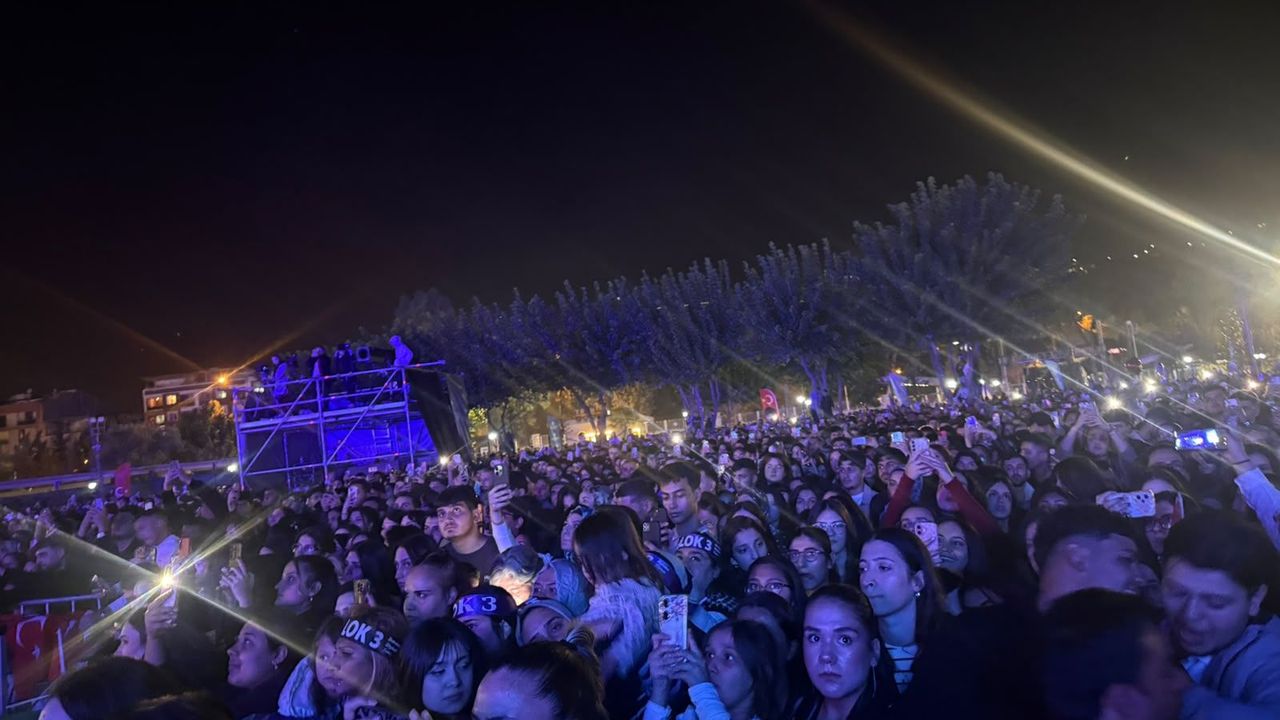 Aydınfest'te Emre Fel rüzgarı esti