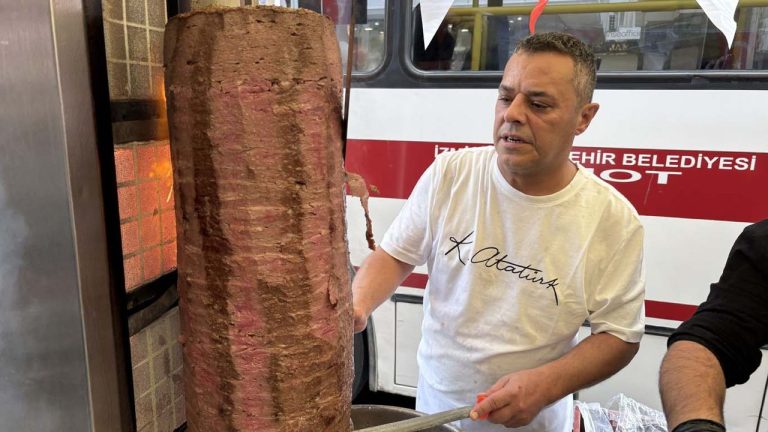 Dönerciden 29 Ekim’de çocuklara ücretsiz döner
