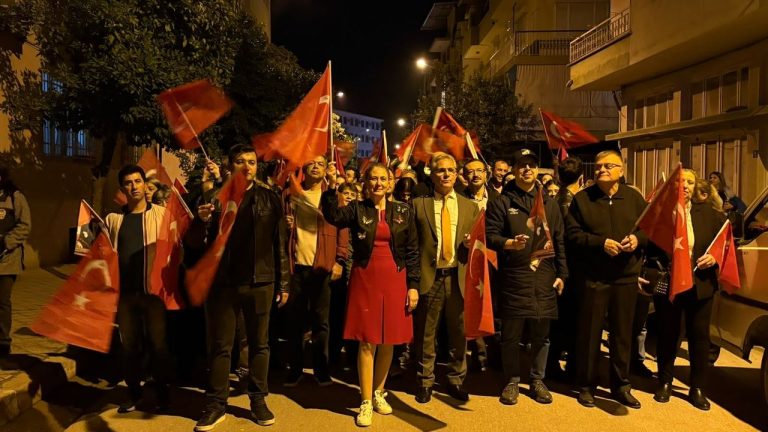 Nazilli kırmızı beyaza büründü: Cumhuriyet sevgisi sokaklara taştı