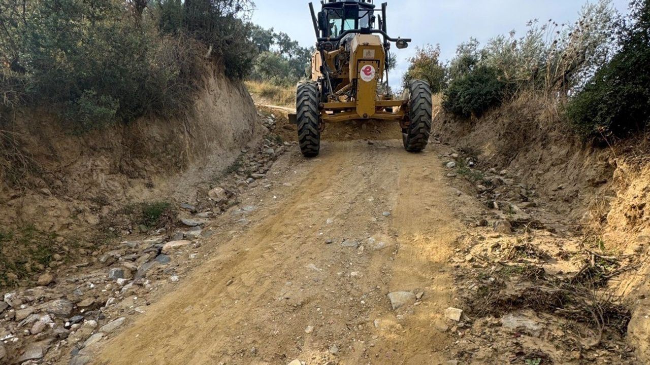 Efeler’de hasar gören tarım arazi yolları açılıyor