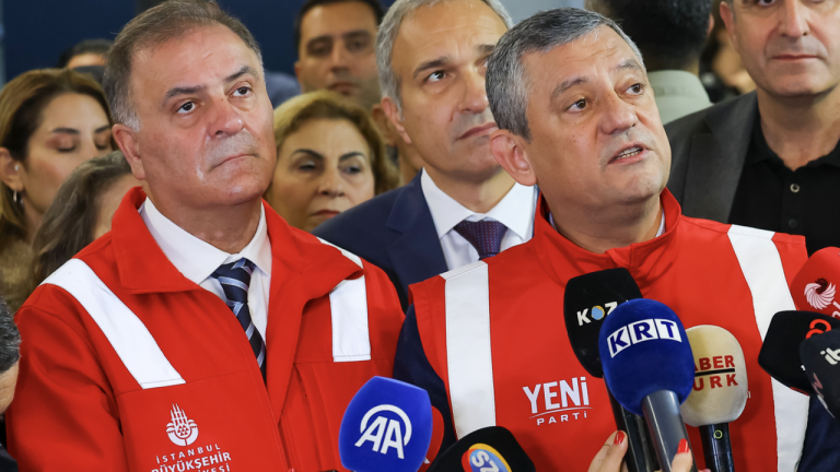 Özgür Özel: 10 AK Partili Trabzon’a metro yapamadı, İmamoğlu İstanbul’a 10 metro yaptı