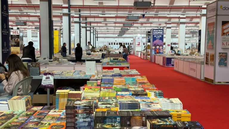 Aydın kitap fuarı başladı: Ünlü yazarlar okurlarıyla buluşacak