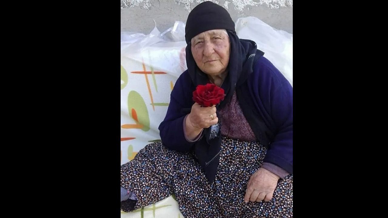 İncirliova’nın sevilen doktoru annesini kaybetti