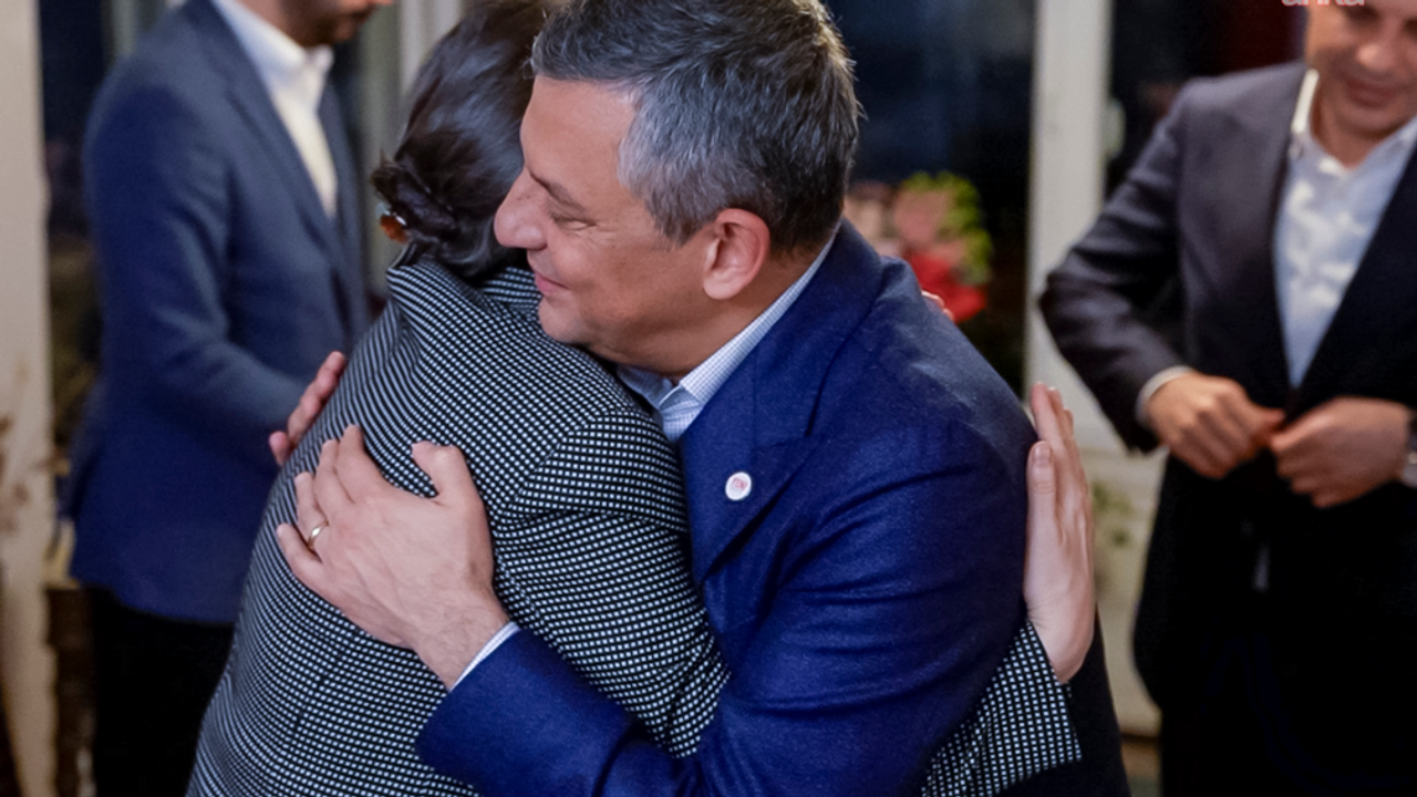 Özgür Özel: “Sinem Başkan’ı bu evin içinde tutmak Üsküdar’a kafa tutmaktır”