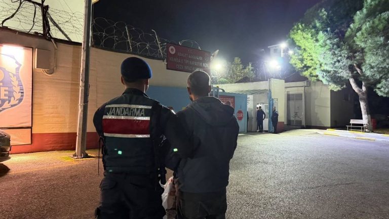 21 yıl 4 ay hapis cezasıyla aranan şahıs JASAT'tan kaçamadı