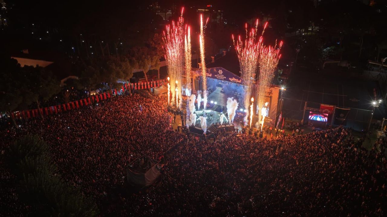 Teşekkürler Çerçioğlu.. AydınFest’in ilk gününde 70 bin kişi doyasıyla eğlendi
