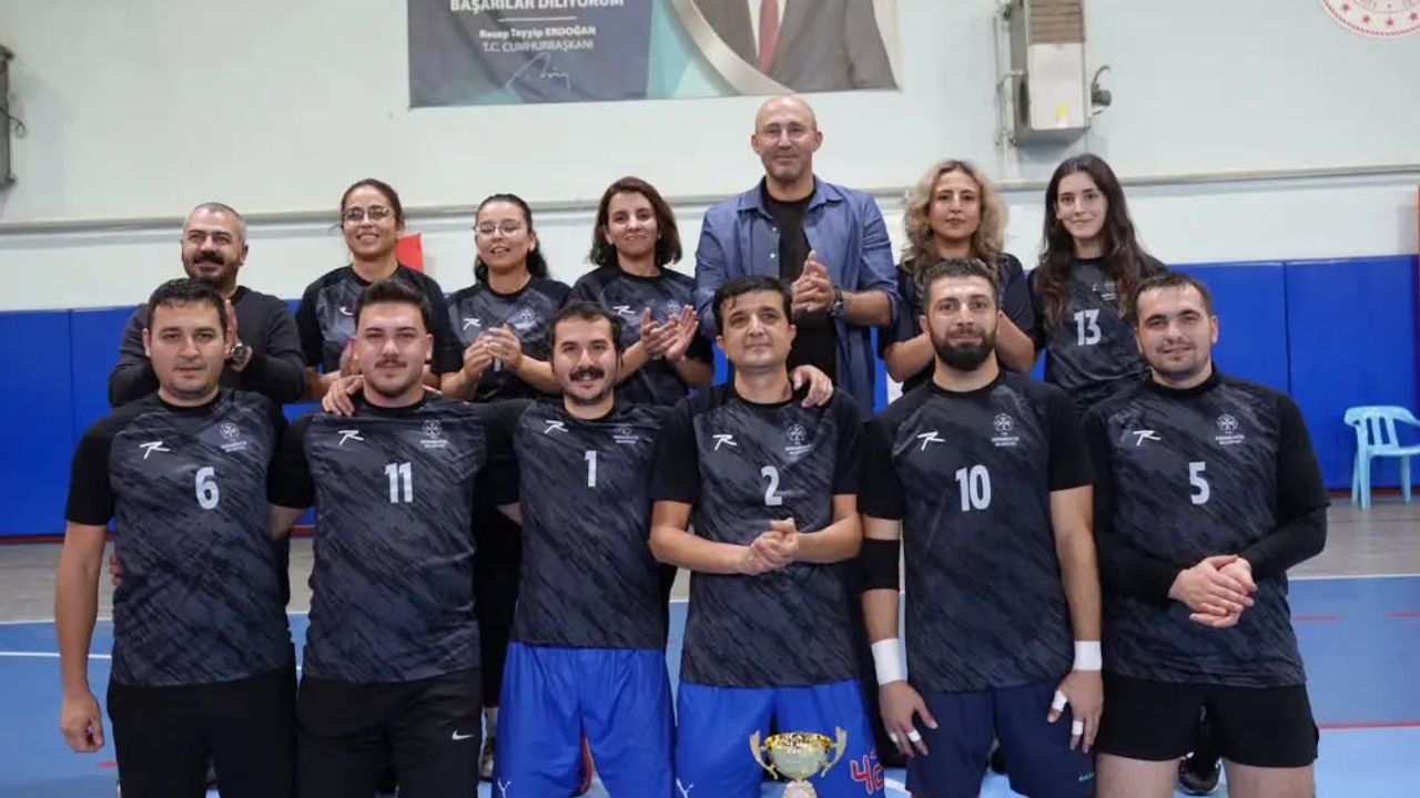Germencik’te kurumlar arası voleybol coşkusu! Şampiyon belli oldu
