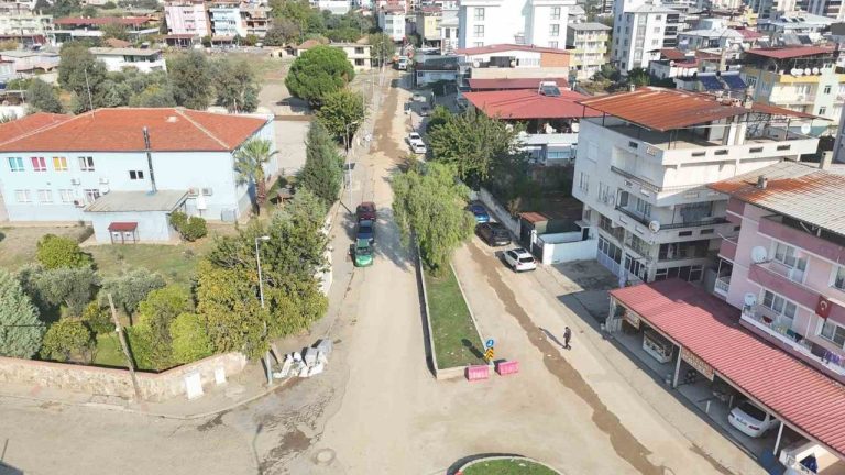 Nazilli Belediyesi’nden İstiklal Mahallesi’nde yol çalışması