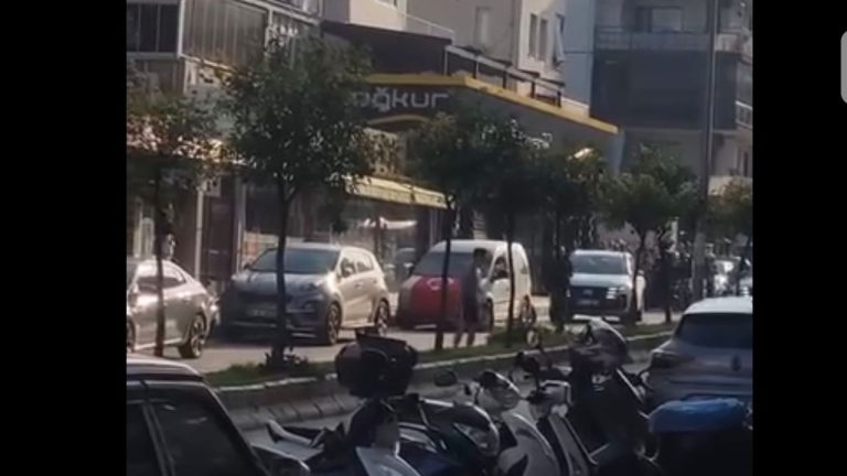 Kuşadası’nda bıçaklı şahıs korku yarattı