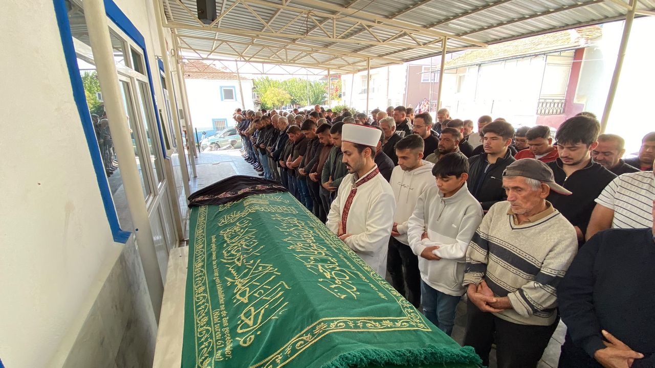 Nazilli’de Kumsal’a gözyaşlarıyla veda edildi! 20 yaşında toprağa girdi