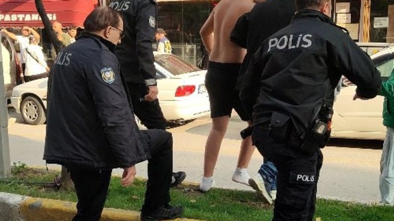 Kuşadası’nda bıçaklı şahıs paniği! Babası güçlükle ikna etti