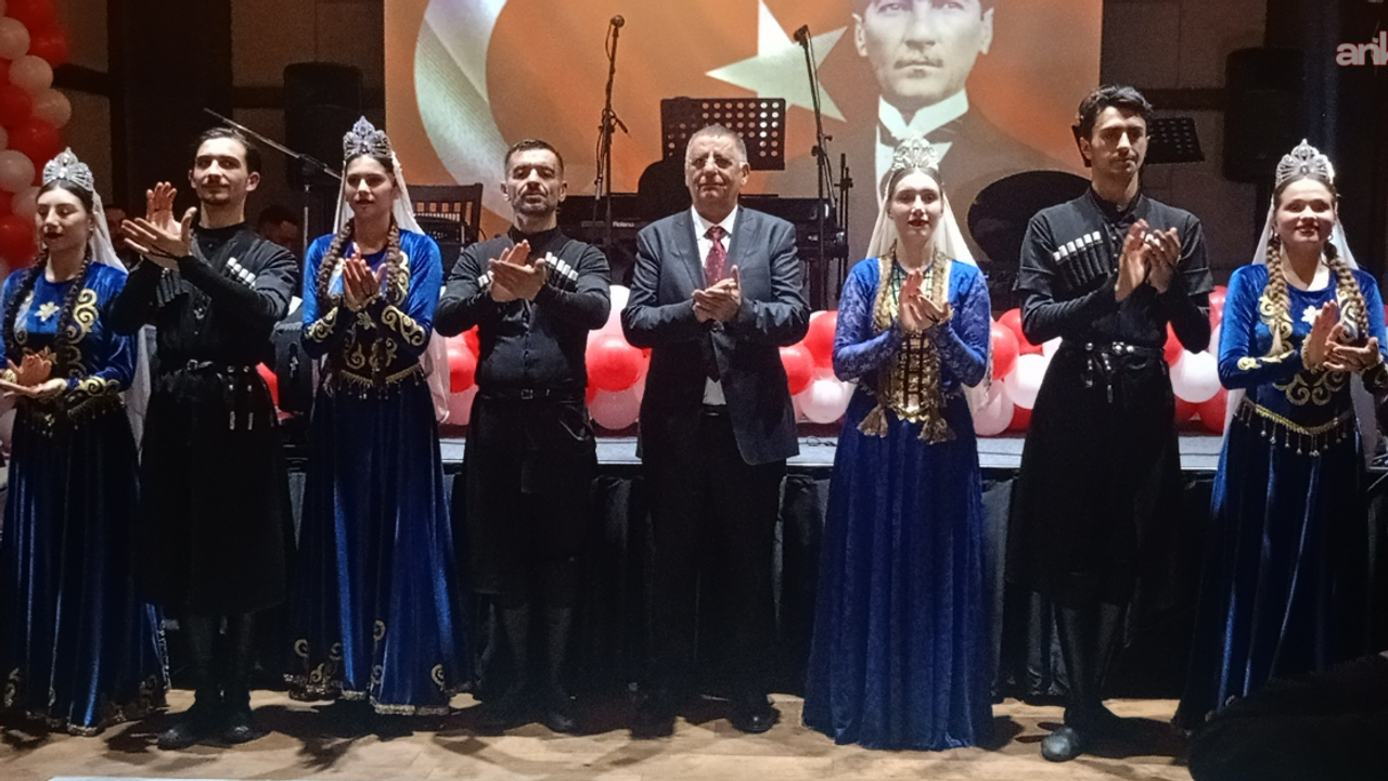 Kars'ta 1970'li yılların Cumhuriyet Balosu geleneği yeniden canlandırıldı