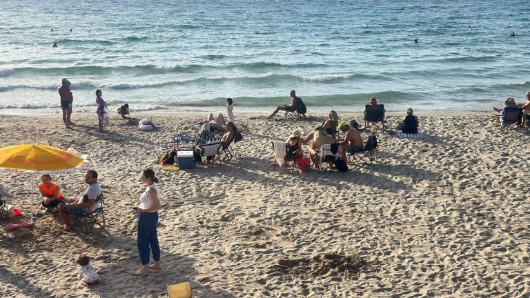 Kuşadası’nda Ekim güneşi deniz keyfini uzattı