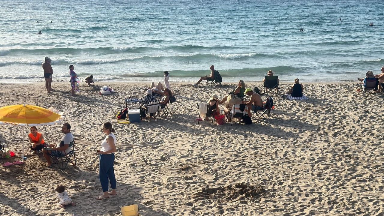 Kuşadası’nda Ekim güneşi deniz keyfini uzattı