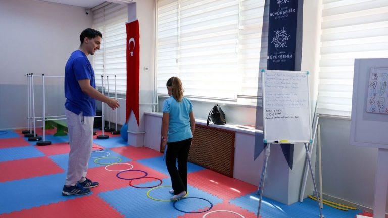 BAŞKAN ÇERÇİOĞLU’NDAN EĞİTİME BÜYÜK DESTEK: DİSLEKSİ MERKEZİ’NDE DERSLER DEVAM EDİYOR