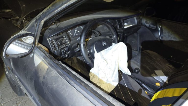 Nazilli’de otomobil uçuruma yuvarlandı