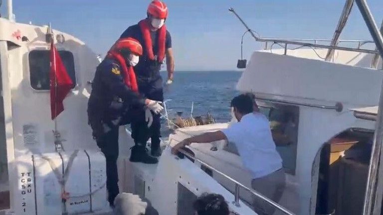 Aydın'da göçmen kaçakçısına sahil güvenlik engeli
