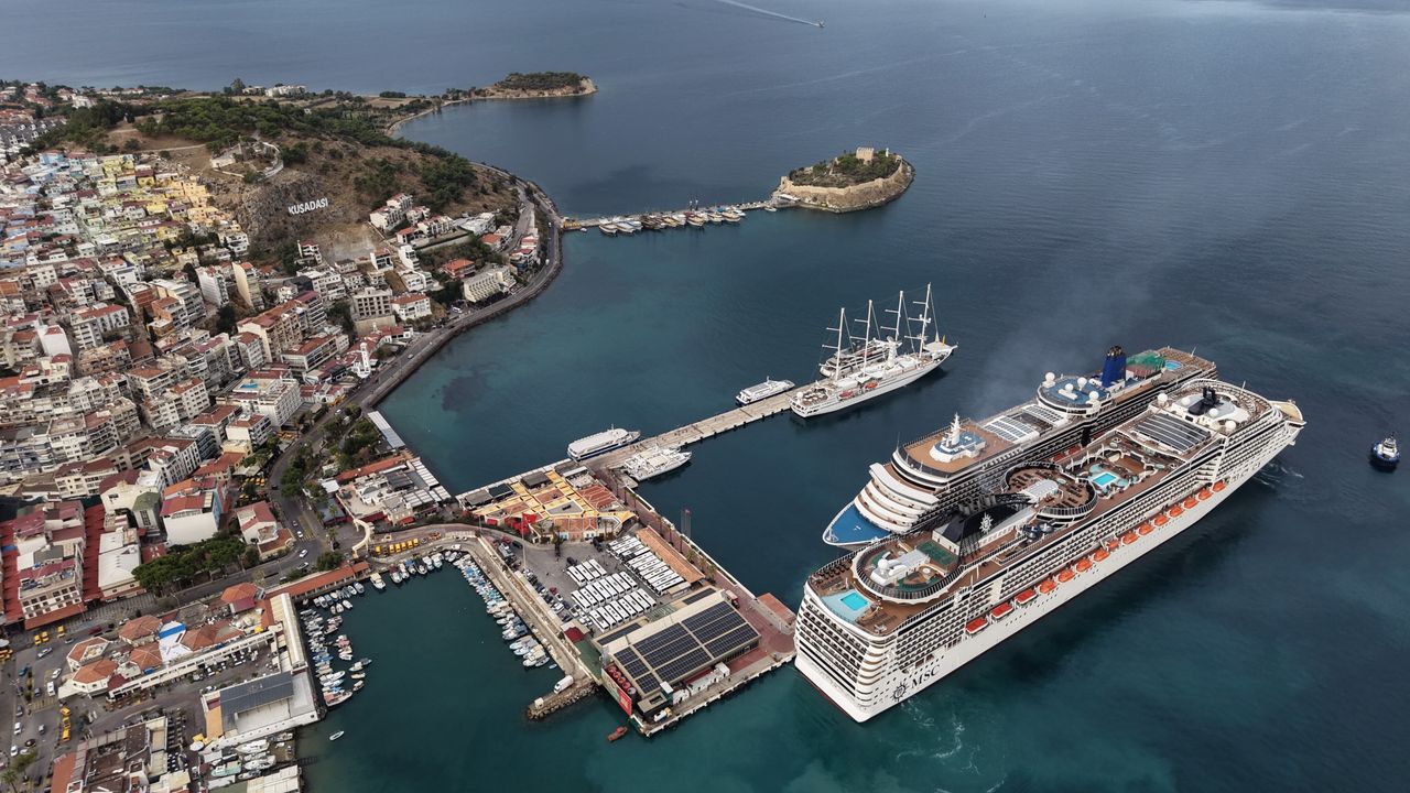 Kuşadası’na turist akını! 6 bin turist geldi
