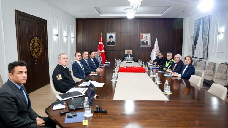 Vali Varol başkanlığında üniversitelerde güvenlik toplantısı gerçekleştirildi
