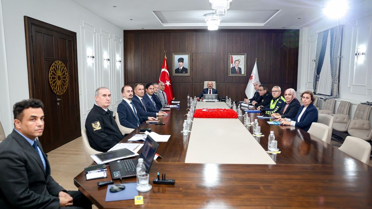 Vali Varol başkanlığında üniversitelerde güvenlik toplantısı gerçekleştirildi