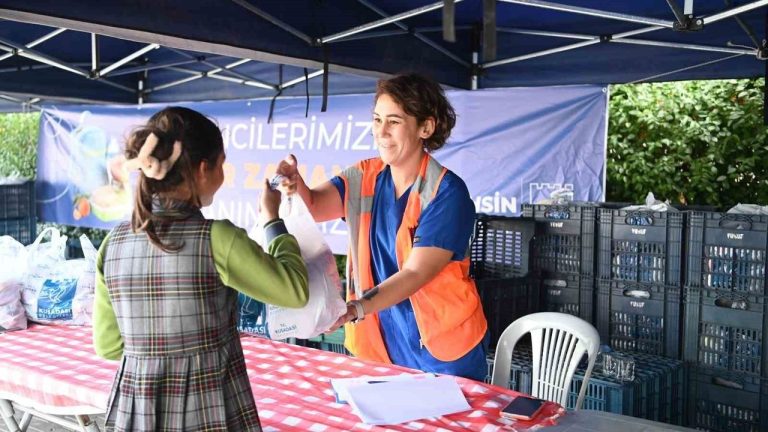 Kuşadası’nda çocuklara 3 haftada 4 bin 200 beslenme paketi dağıtıldı