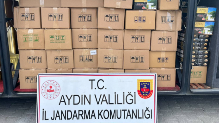 Köşk’te şehirlerarası otobüste 2,4 milyon TL değerinde kaçak incir ele geçirildi
