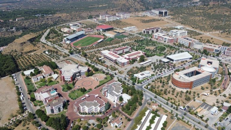 ADÜ'nün akademisyenleri dünya listesine girdi! En etkili bilim insanları arasında yer aldılar