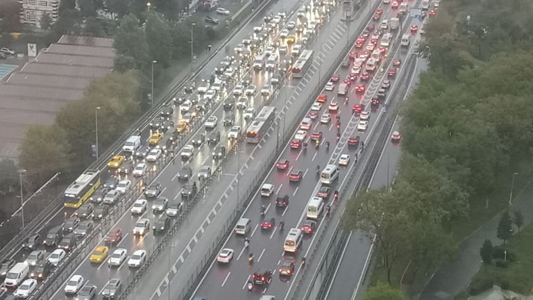 İstanbul'da trafik yoğunluğu yüzde 89'a ulaştı