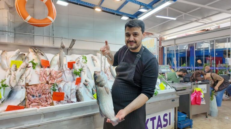Aydın’daki tezgahlarda palamut bereketi! “Enflasyonu aşağı çeken tek gıda balık oldu"