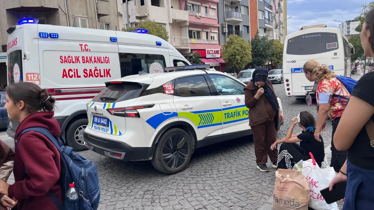Aydın’da minibüs kapısı 16 yaşındaki genç kızı yere serdi!