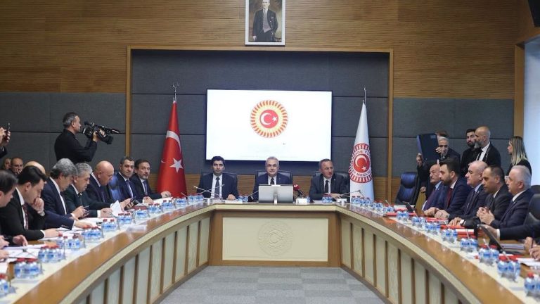 AK Partili Savaş Başkanlığında KİT Komisyonu’nun ilk toplantısı yapıldı