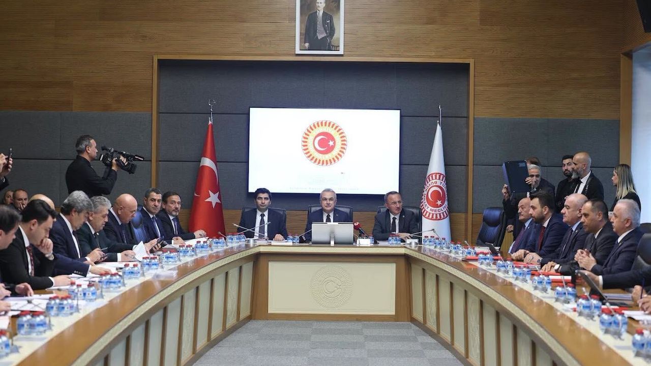 AK Partili Savaş Başkanlığında KİT Komisyonu’nun ilk toplantısı yapıldı