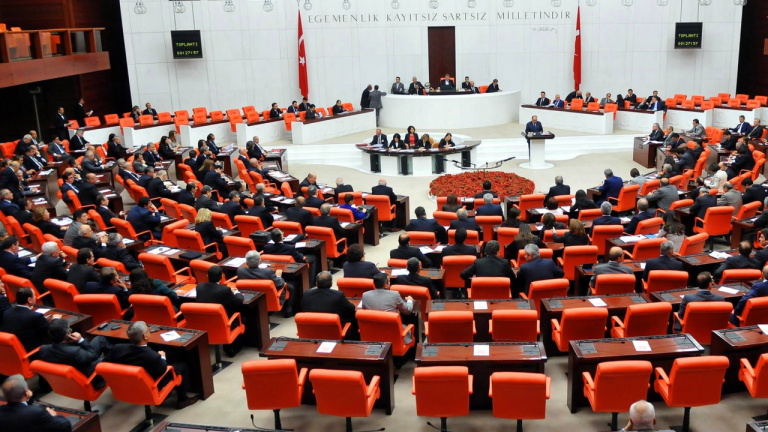 Muhalefetin "fon krizi" önergeleri AK Parti ve MHP'nin oylarıyla reddedildi