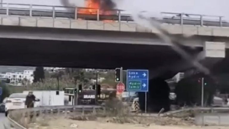 Kuşadası’nda üst geçitte araç yangını! Facianın eşiğinden dönüldü