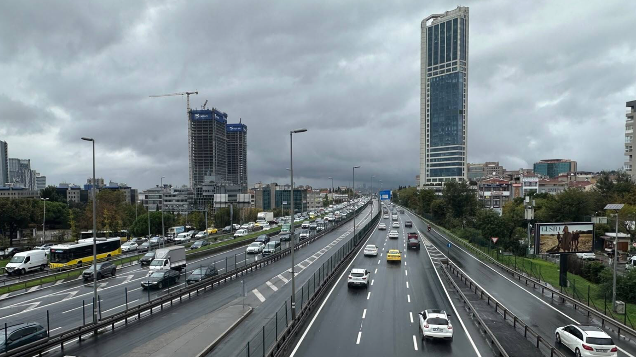 Fırtına ve yağış İstanbul'da etkili oldu