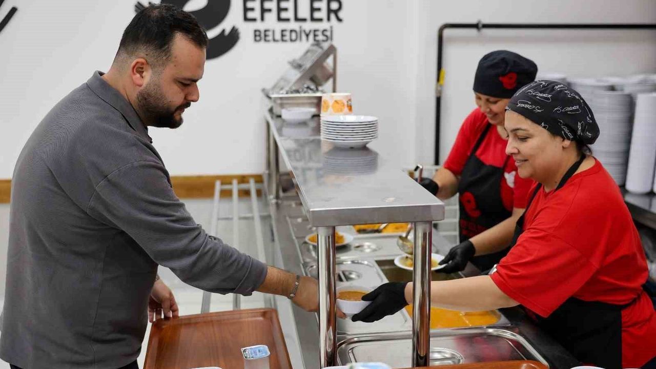 Efeler’in halk sofraları misafirlerini ağırlıyor