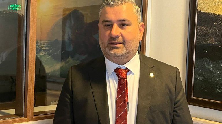 Başkan Akgün, mazbatasını aldı : “Bu projeler hepimizin projesi”