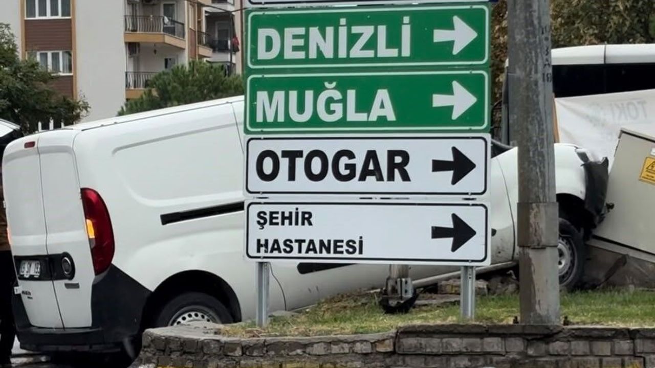 Yağış nedeniyle yoldan çıktı trafoya çarptı