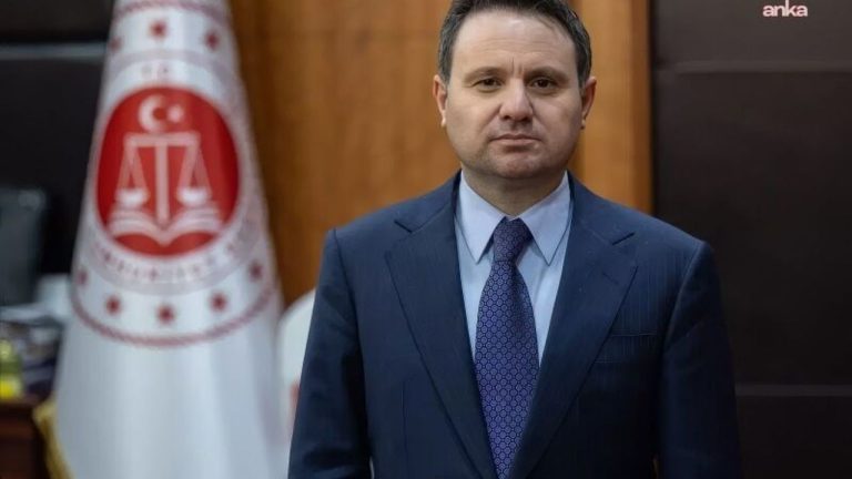 Bakan Gürlek, 3 ildeki operasyonlarda 34 FETÖ ve 1 DEAŞ şüphelisine operasyon düzenlendiğini duyurdu