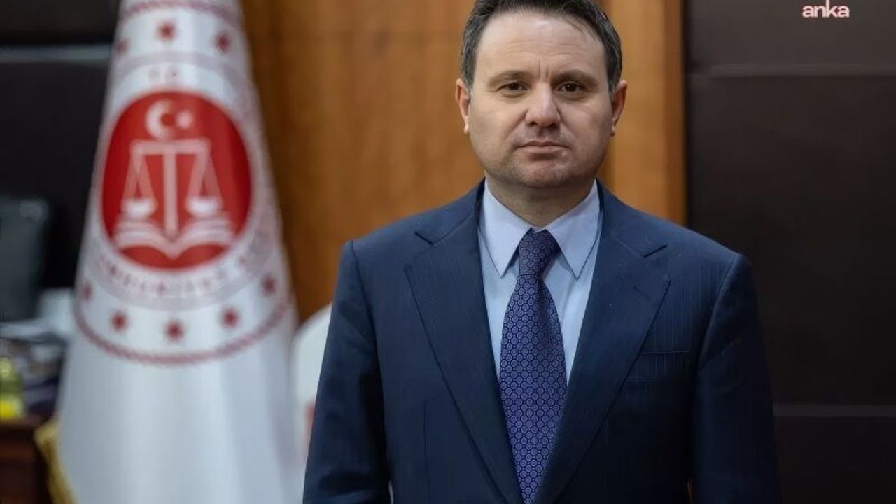 Bakan Gürlek, 3 ildeki operasyonlarda 34 FETÖ ve 1 DEAŞ şüphelisine operasyon düzenlendiğini duyurdu